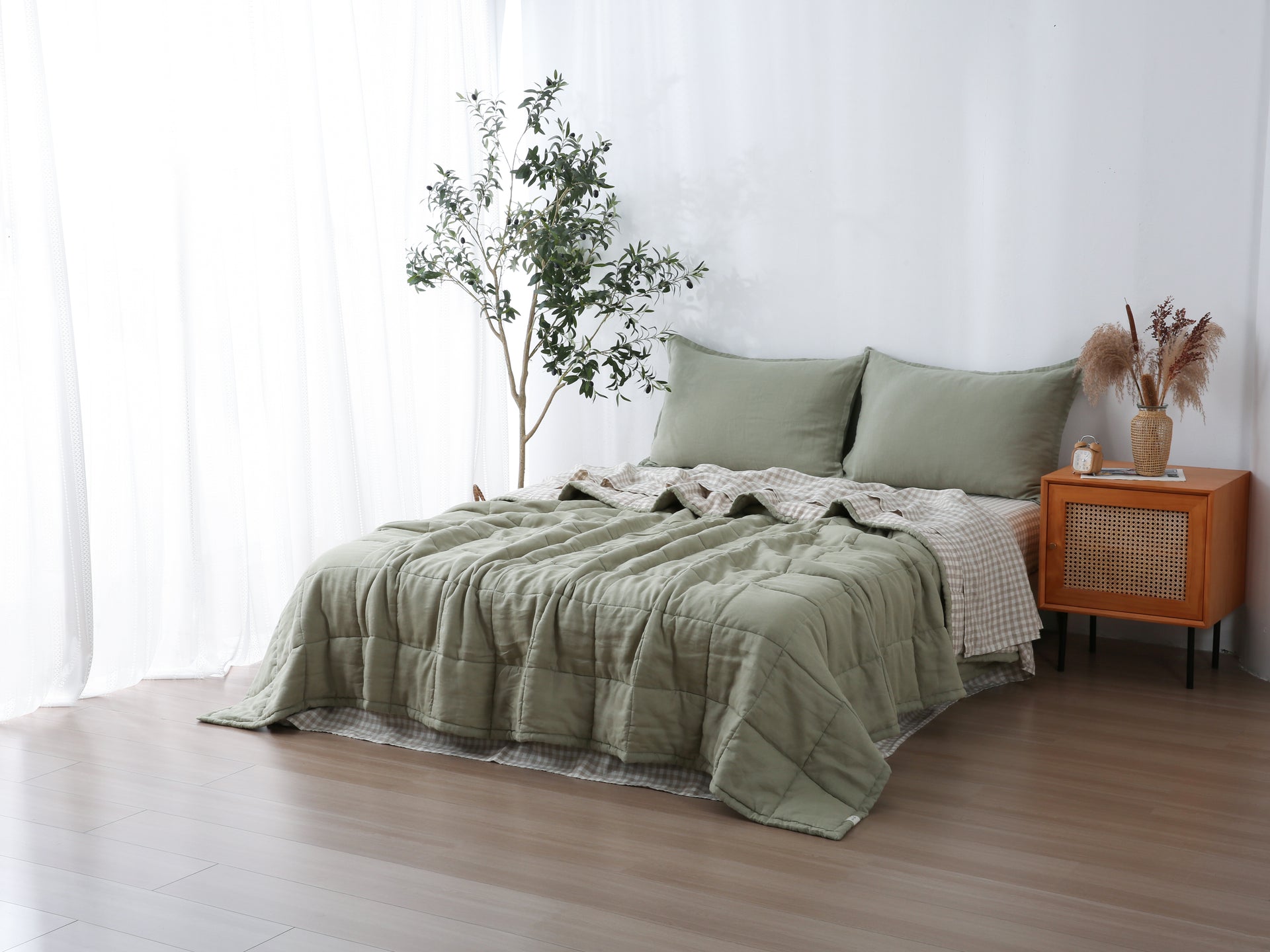 Quilted Linen Blanket - Fern + Beige Gingham