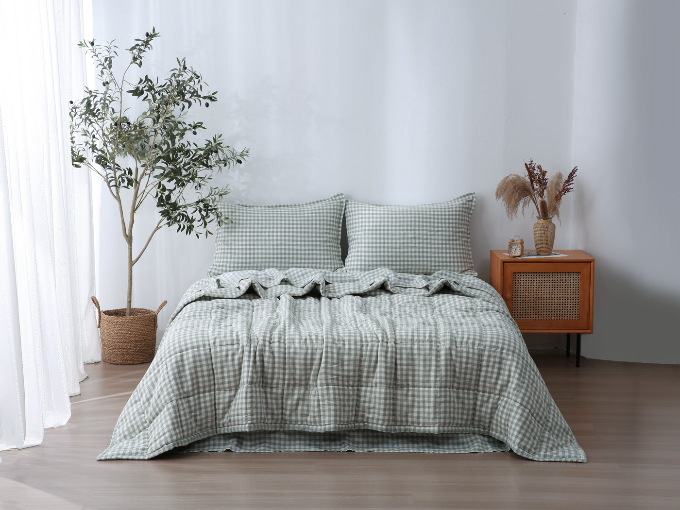 Quilted Linen Blanket – Sage Gingham Q/K 550gsm